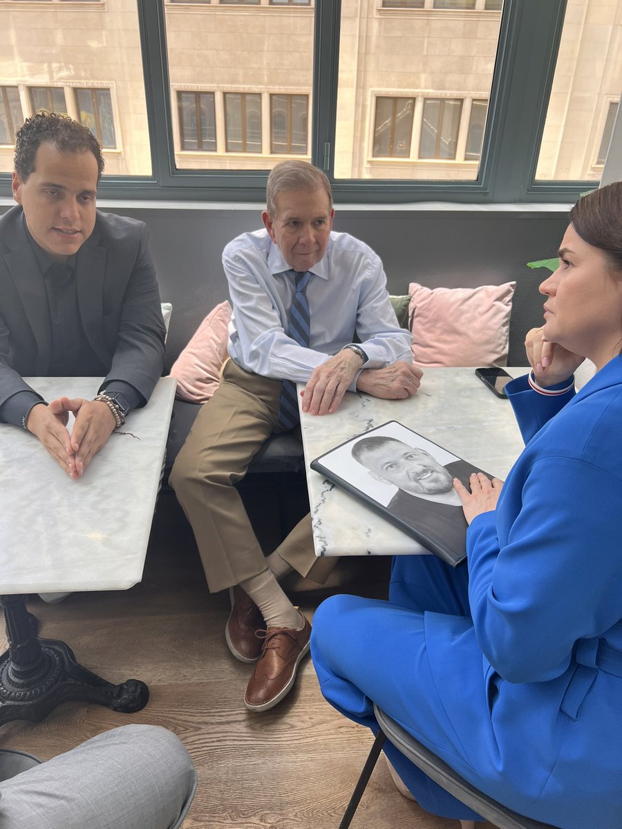 Tuvimos un encuentro muy importante con la presidenta legítima de Bielorrusia en el exilio, Svetlana Tijanóvskaya, <a href="/Tsihanouskaya/">Sviatlana Tsikhanouskaya</a> junto a <a href="/MariaCorinaYA/">María Corina Machado</a> y <a href="/Urruchurtu/">Pedro Urruchurtu Noselli</a>.

Conversamos sobre los desafíos que enfrentamos los pueblos que resisten a regímenes autoritarios y sobre la