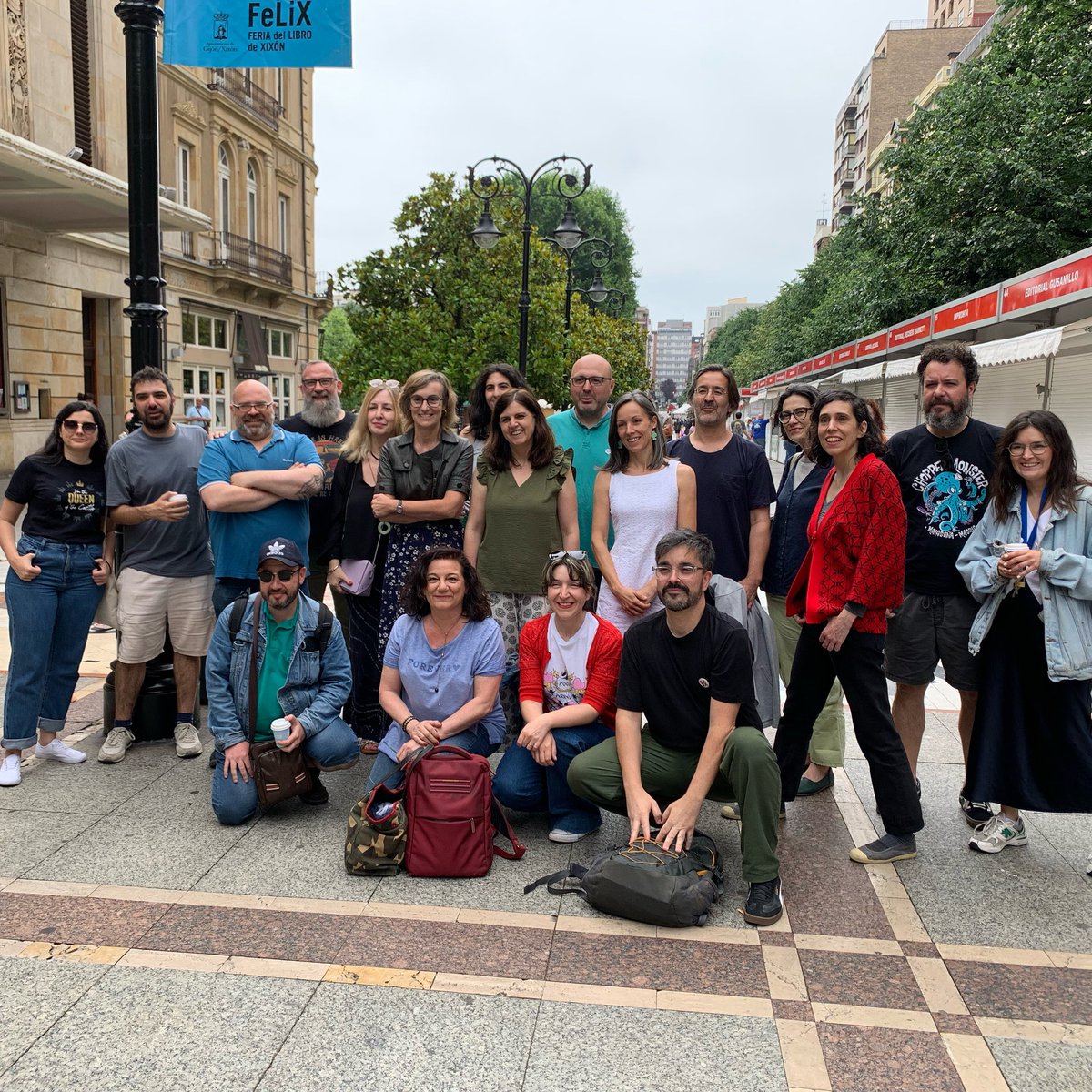 Orpheus Ediciones Clandestinas (@orpheusedicion) on Twitter photo Qué mejor manera de comenzar la jornada de Feria del Libro de Xixón #FELIX2025📚📚📚 que con los compañeros #editores del Gremio de Editores de Asturias <a href="/Gremiu_Edit_Ast/">Gremiu d'Editores d'Asturies</a>
❤️🖤 Qué mejor manera de comenzar la jornada de Feria del Libro de Xixón #FELIX2025📚📚📚 que con los compañeros #editores del Gremio de Editores de Asturias <a href="/Gremiu_Edit_Ast/">Gremiu d'Editores d'Asturies</a>
❤️🖤