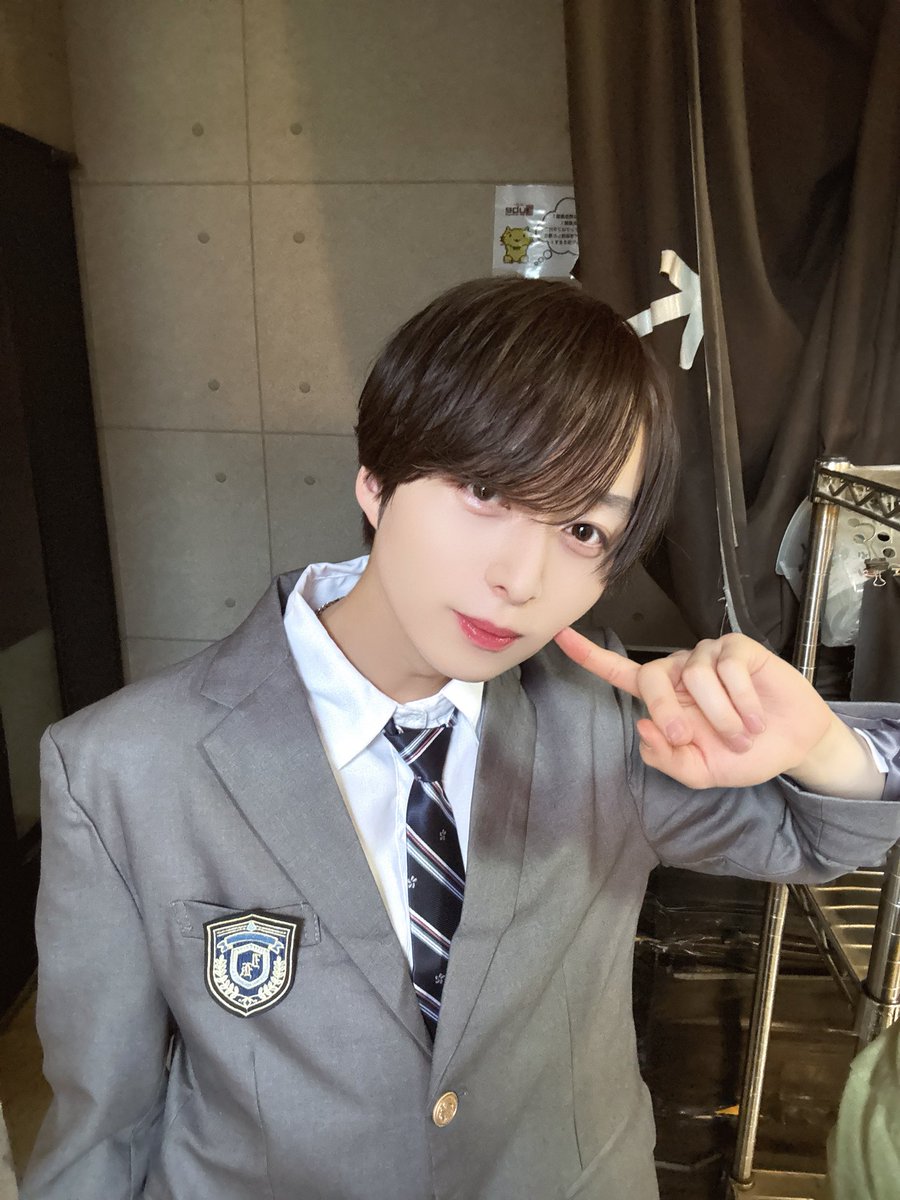 ace__tomoki's tweet photo. メンバーに制服着たけど就活してる人みたいって言われた https://t.co/cxnTinZML0