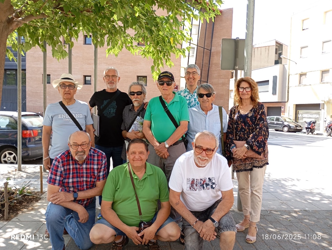 Reunió del col·lectiu ART'S, ahir al matí a Pardinyes. Estigueu atents a les xarxes. Tenim diverses exposicions entre mans!
#art #artsvisuals #exposicions #ARTs #Lleida