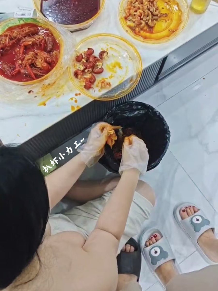 化身扒虾小力工~进化为扒虾奴
扒虾，我是专业的🤗
#母狗 #奴 #奴下 #bdsm #SM #服侍