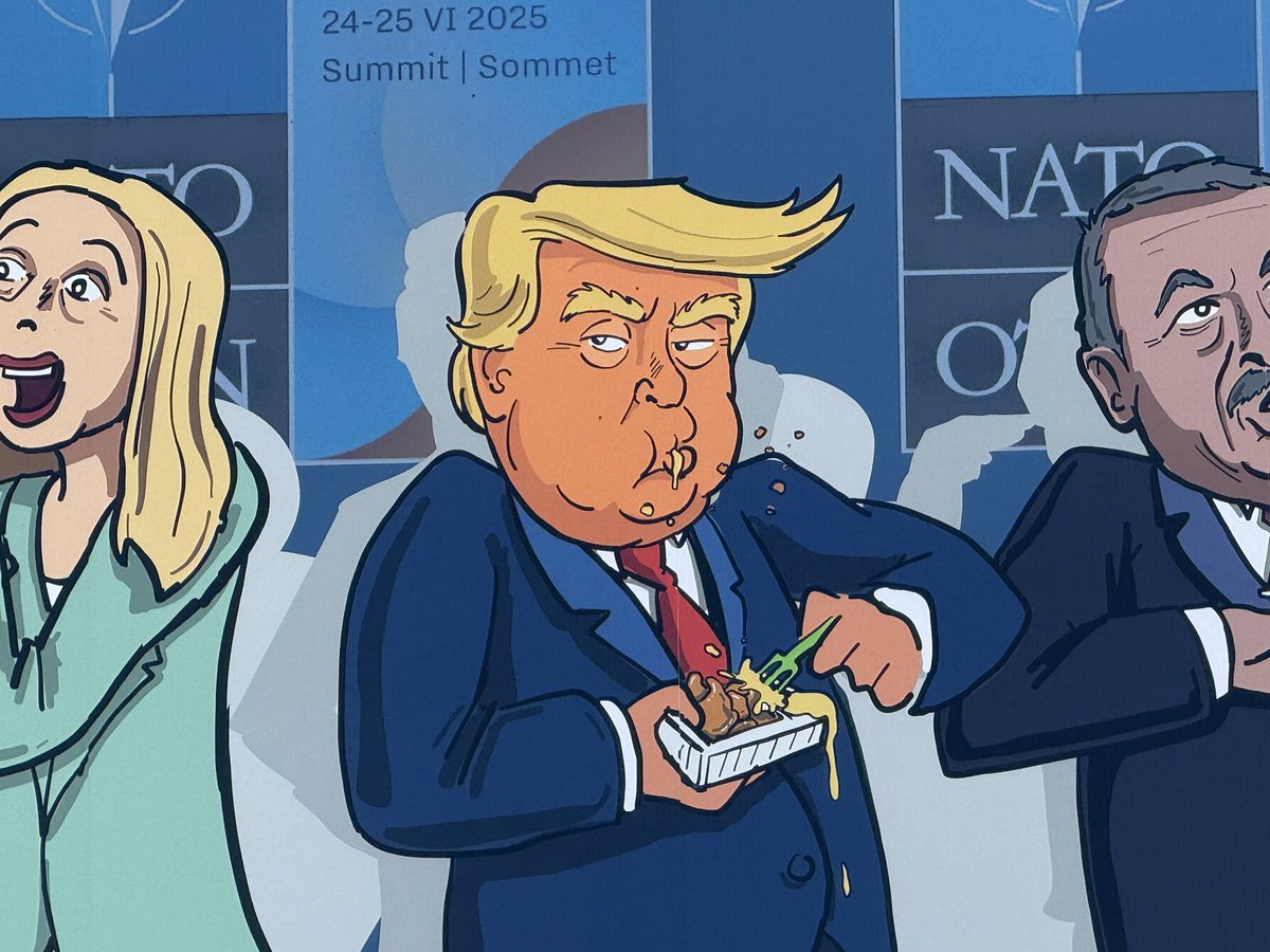 In het Scheveningse havengebied en op zee is er nog weinig te zien. Paar kleine vaartuigen van de Marine. Wel Haagse humor in de reclame ‘make your lunch great again’ van een plaatselijke vishandel. #scheveningen #denhaag #navotop #natosummit