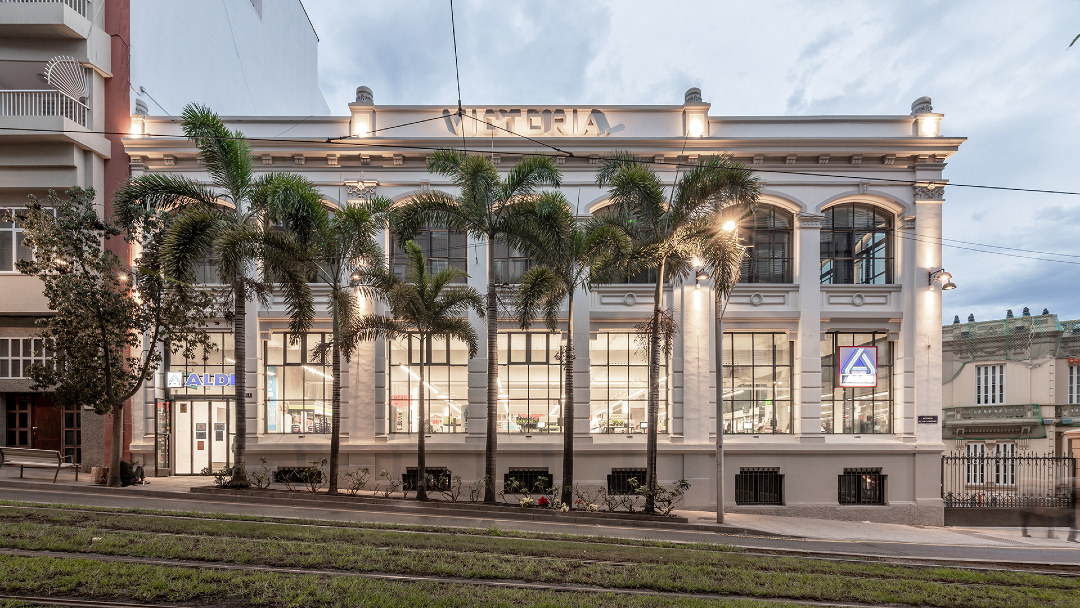 🟡Finalistas #PremiosARQUITECTURA 2025 (4/27)
👉🏻 Rehabilitación de la Fábrica de tabacos y Cinema Victoria (1/2)
Autores: fadg estudio
Promotor: ALDI Supermercados Canarias SL
©fadg estudio