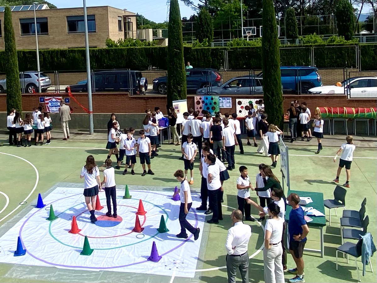 Aquest 2025 commemorem els 100 anys del naixement de la física quàntica. L’escola s’ha sumat a la celebració de l’Any Internacional de la Ciència i la Tecnologia Quàntica <a href="/QuantumYear2025/">International Year of Quantum 2025</a> amb un projecte anual liderat pel nostre departament de ciències. 
[1/5]
...