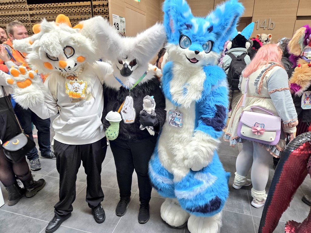 Mew1_'s tweet photo. Happy #FursuitFriday

📸 by @ryukuhai

Fursuiter:
@yeno_fursuit
Parva
@TalesOfSuzu
@Mew1_ (as Moon)
@Cole_the_Wolf
@Lux_McRae
@Hufflefox_
@Hakogori
@Fenalice_
zuma
jakiba
lupi
@SoniEule
_dino_.nuggies_
arascane
icutype
bl00dshadow

#furry #furryfandom #cosplay #fun #dokomi #fur https://t.co/StDxQSRdDj