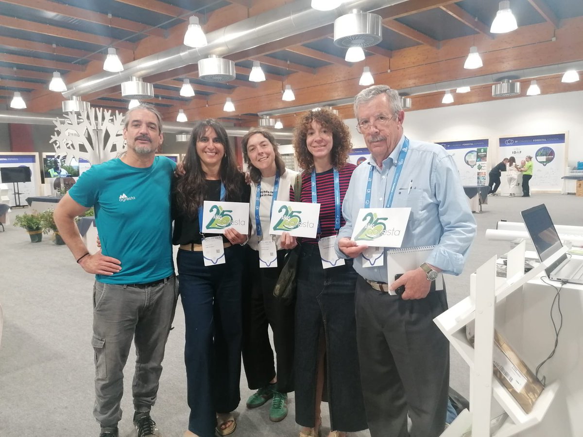 AGRESTA S. Coop. (@agrestascoop) on Twitter photo Se va terminando el #9CFE
De los últimos sobres que estamos entregando en nuestro stand, pero no menos importantes, con <a href="/RafaelSerrada1/">Rafael Serrada</a>, María Serrada y Marta Ortiz
#25agresta9CFE Se va terminando el #9CFE
De los últimos sobres que estamos entregando en nuestro stand, pero no menos importantes, con <a href="/RafaelSerrada1/">Rafael Serrada</a>, María Serrada y Marta Ortiz
#25agresta9CFE