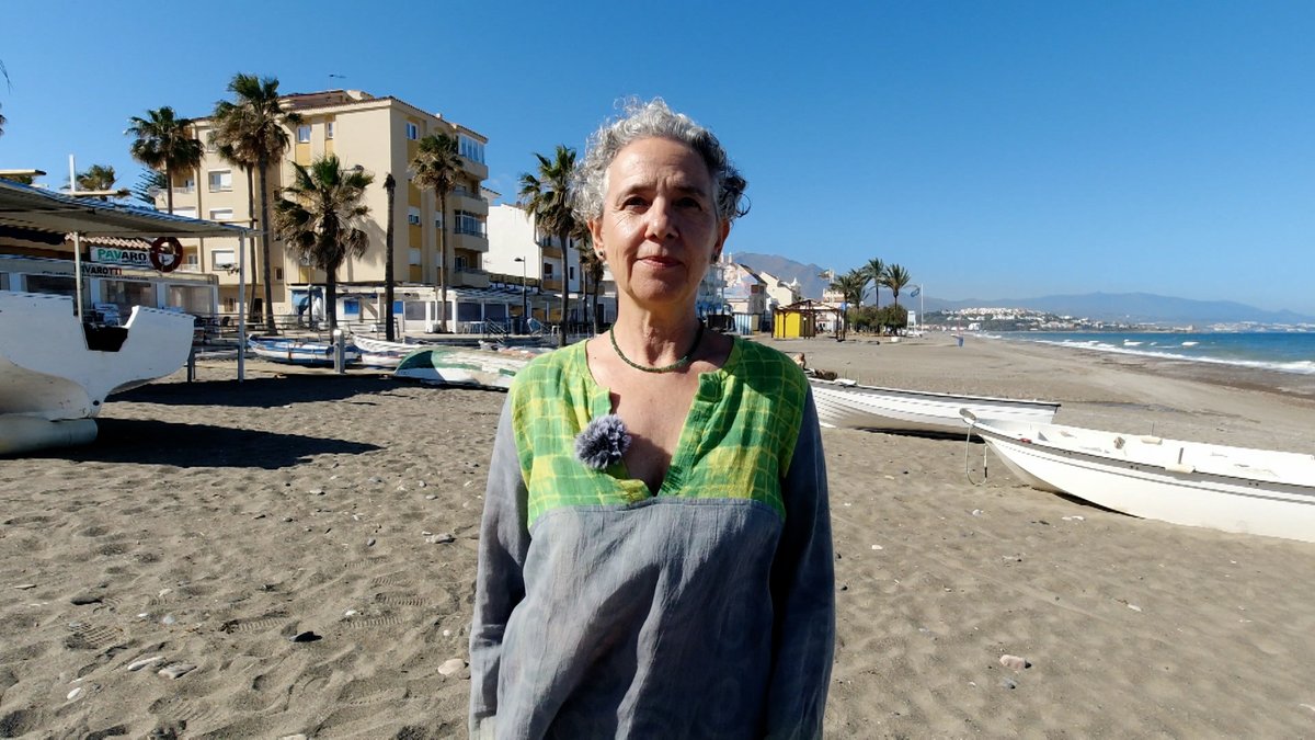 🎨 María, nacida en Barcelona y criada entre artesanos, se mudó a Andalucía con 19 años.

📚 Estudió Biología y fue profesora, pero se reencontró con la artesanía, especializándose en tintes naturales e impresión vegetal.

Este domingo a las 12:15h en <a href="/canalsur/">CanalSur</a>🤝