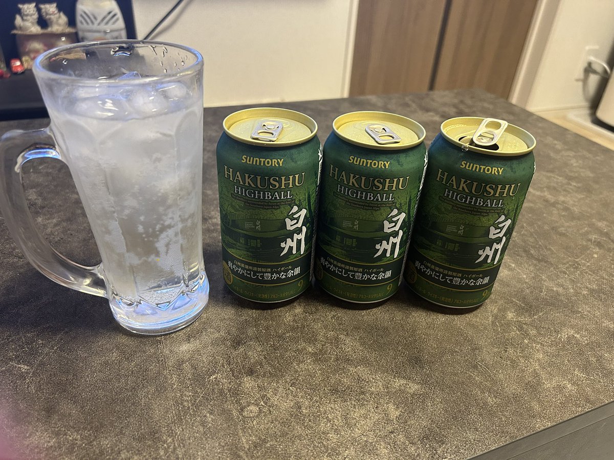 Happyz1002's tweet photo. 今晩は娘からプレゼント🎁でもらったプレミアムハイボールで晩酌しようと思います😊

お上品な味で美味しいです😋 https://t.co/O5rKNXTDHC