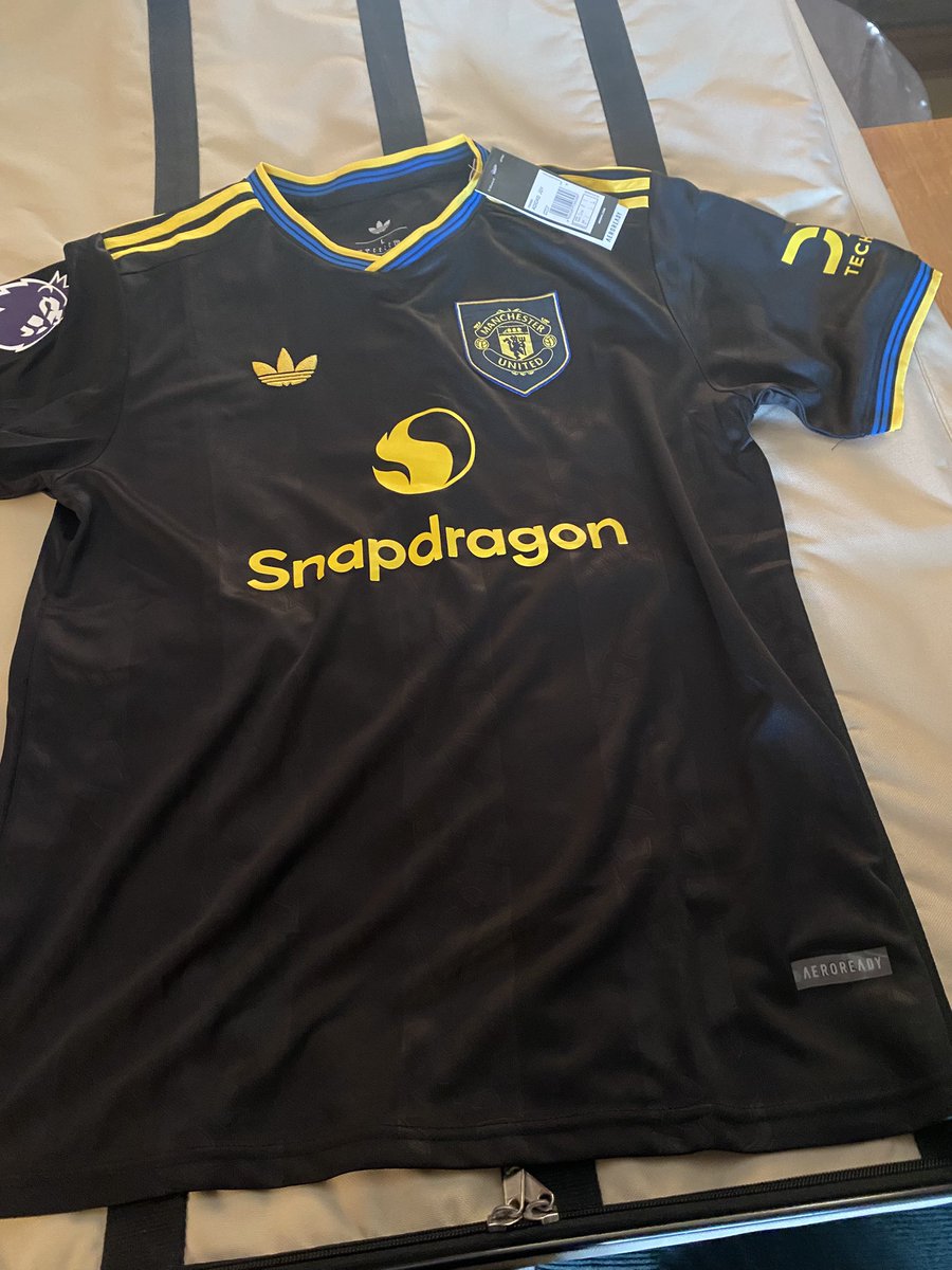 This absolute beauty just arrived, in time for #footballshirtfriday 😍 #MUFC