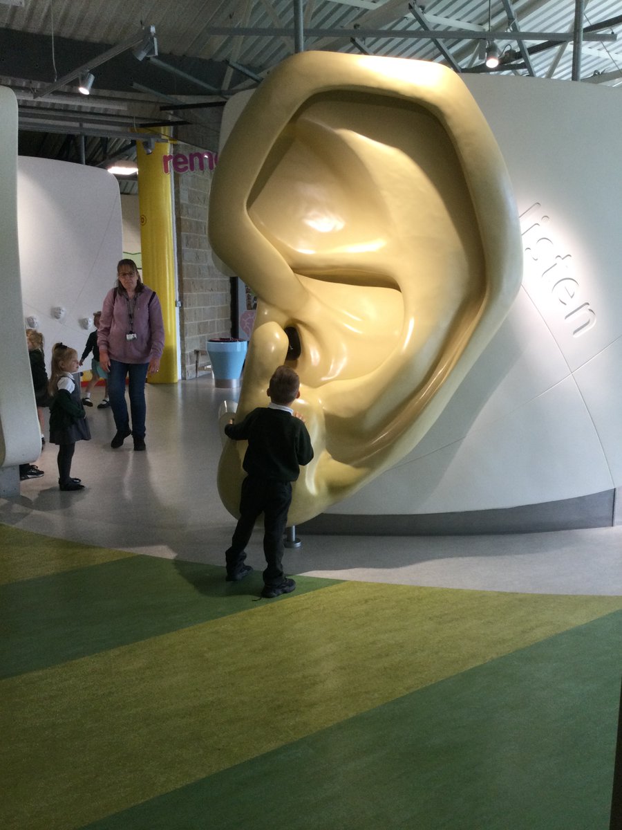 Last week, Reception had their first school trip to Eureka! It was a fantastic day and we learnt lots about our senses and jobs in the community. We were able to dress up and play as these roles with our friends and we had lots of fun.  Our favourite role was playing the dentist.