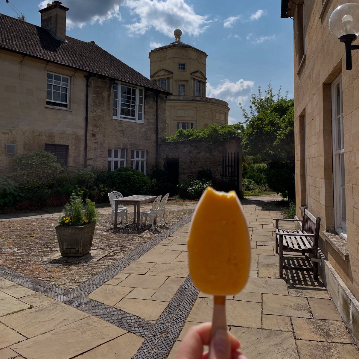 It’s warm in Oxford! Remember to stay safe, stay hydrated and grab your ice lolly from the Lodge before they sell out! 😎