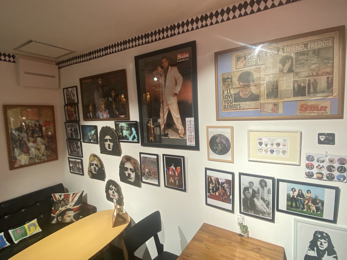 Akindofmag69755's tweet photo. 明日土曜日の
【フレディマーキュリーロイヤルレシピ】
お食事会
追加ご予約いただきました。
ご参加の皆様気をつけてお越しくださいませ。
全13品フルコース一生懸命作ります♪
お楽しみに☺️
明日はイベントのため通常営業はありません。
#Queen #FreddieMercury
#PeterFreestone https://t.co/h8MqcHKM5F