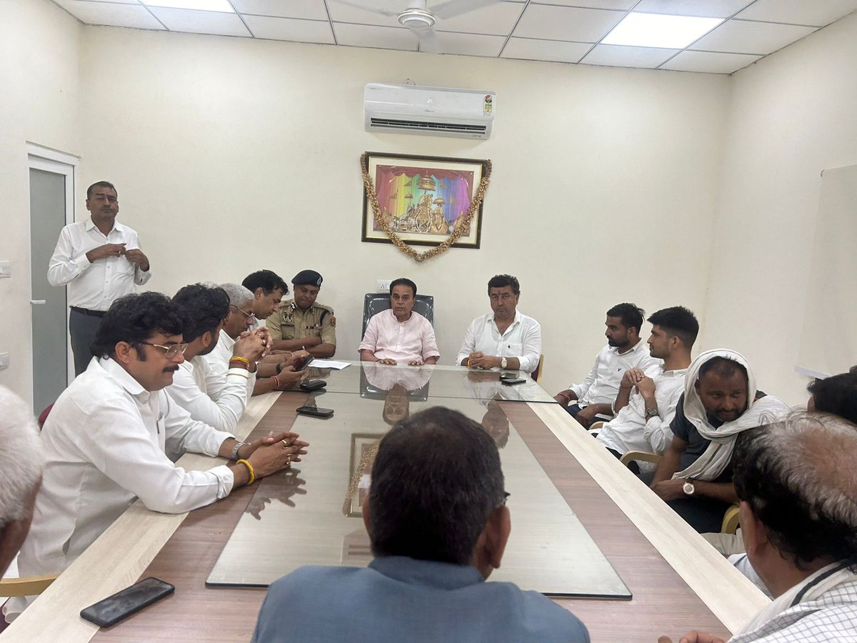 PRG Bishnoi (@prgbishnoi) on Twitter photo рдордВрддреНрд░реА рдЬреЛрдЧрд╛рд░рд╛рдо рдкрдЯреЗрд▓ рдХреА рдЕрдзреНрдпрдХреНрд╖рддрд╛
рд╕реАрдПрдо рдХреЗ рдирд┐рд░реНрджреЗрд╢ рдХреЗрдХреЗ рдмрд┐рд╢реНрдиреЛрдИ рдордВрддреНрд░реА рд╢рд┐рд╡рд░рд╛рдЬ рдЬрд╛рдЦрдбрд╝ рдХреА рдЕрд╣рдо рднреВрдорд┐рдХрд╛
<a href="/kkvishnoibjp/">K.K.Vishnoi</a> <a href="/shivrajbjp/">Shivraj Bishnoi (рд╕рд▓реВрдгреНрдбрд┐рдпрд╛)</a> рдордВрддреНрд░реА рдЬреЛрдЧрд╛рд░рд╛рдо рдкрдЯреЗрд▓ рдХреА рдЕрдзреНрдпрдХреНрд╖рддрд╛
рд╕реАрдПрдо рдХреЗ рдирд┐рд░реНрджреЗрд╢ рдХреЗрдХреЗ рдмрд┐рд╢реНрдиреЛрдИ рдордВрддреНрд░реА рд╢рд┐рд╡рд░рд╛рдЬ рдЬрд╛рдЦрдбрд╝ рдХреА рдЕрд╣рдо рднреВрдорд┐рдХрд╛
<a href="/kkvishnoibjp/">K.K.Vishnoi</a> <a href="/shivrajbjp/">Shivraj Bishnoi (рд╕рд▓реВрдгреНрдбрд┐рдпрд╛)</a>