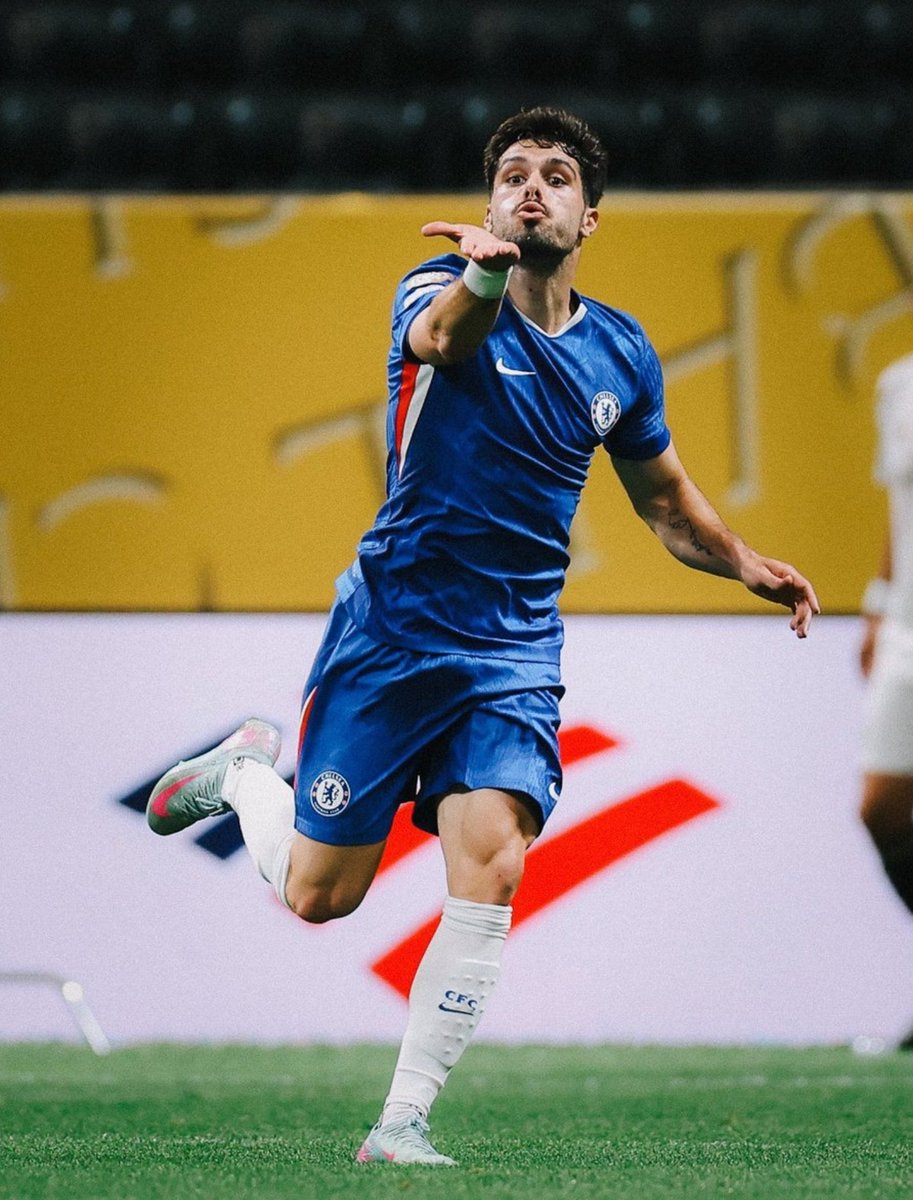 Am following Chelsea fan who follow me now