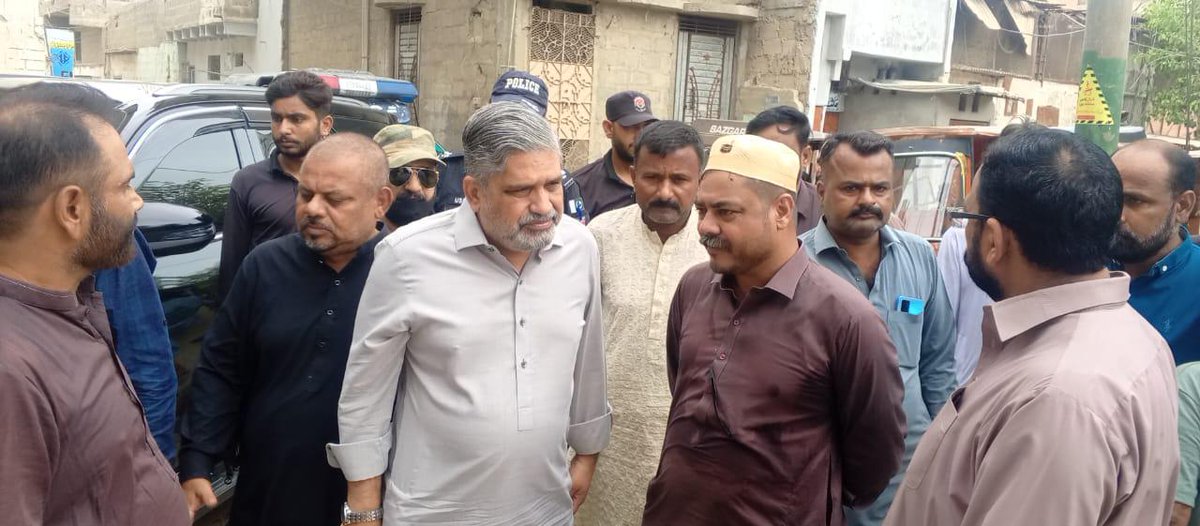 AnisMQM's tweet photo. ایم کیو ایم پاکستان کے سینئر مرکزی رہنماء انیس احمد قائمخانی کی اورنگی ٹاؤن کے جوائنٹ آرگنائزر نوشاد بھائی کے بڑے بھائی کے انتقال پر نمازِ جنازہ میں سی او سی و دیگر ذمہ داران و کارکنان کے ہمراہ شرکت۔

#AnisKaimkhani #Karachi #MQMPakistan https://t.co/xPRSwrt3yp