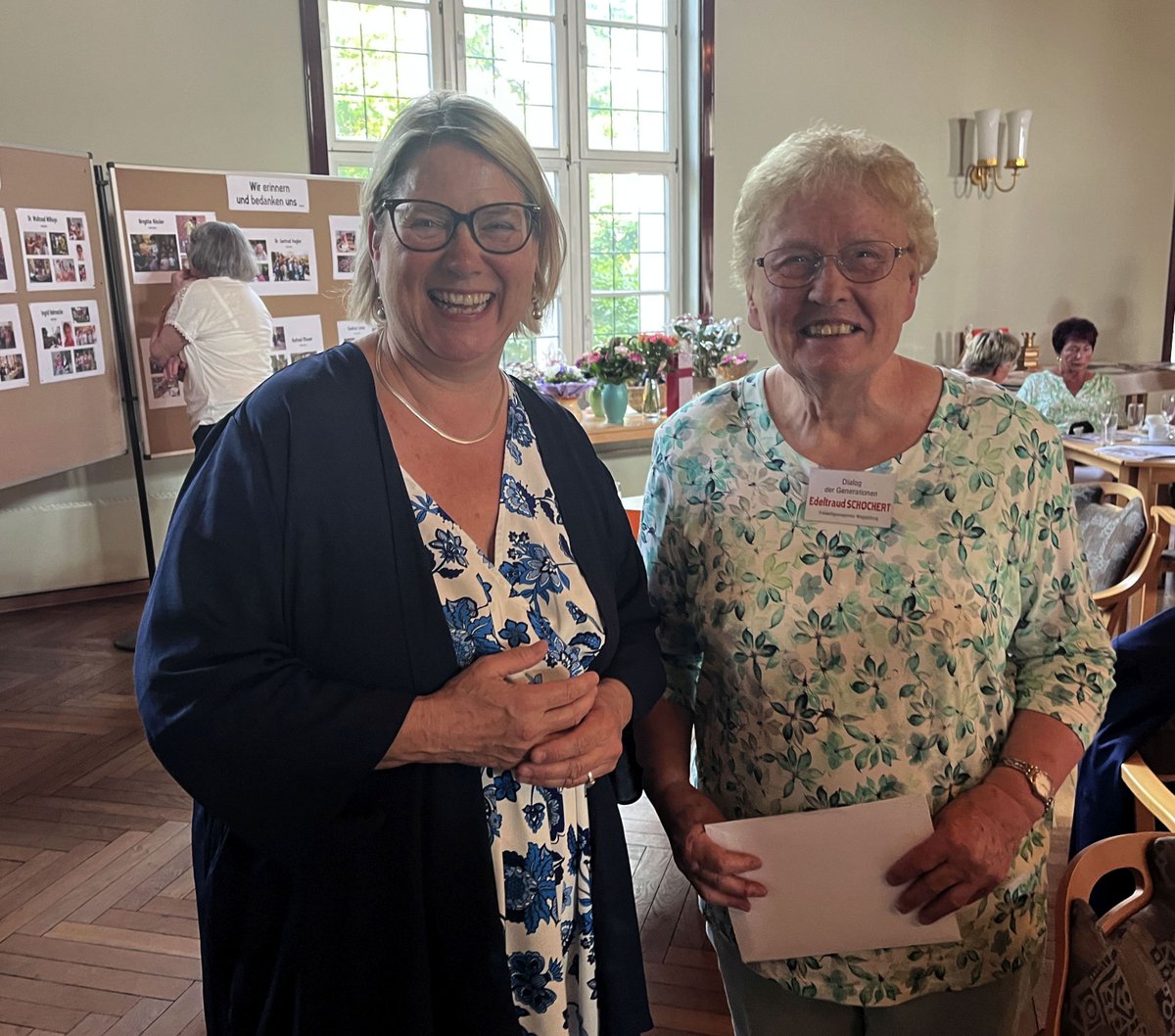 🎉 Die Arbeitsgruppe "Dialog der Generationen" feiert 25 Jahre ehrenamtliches Engagement in Magdeburg. Staatssekretärin Susi Möbbeck bedankte sich in ihrer Rede zur Festveranstaltung für die besondere Kontinuität des Engagements.
👉 engagiert.sachsen-anhalt.de/aktuelles/nach…