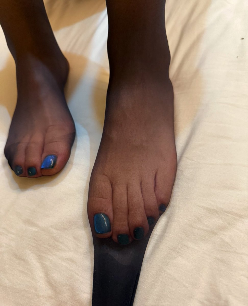 老婆新做的指甲太美啦，有人想舔吗？