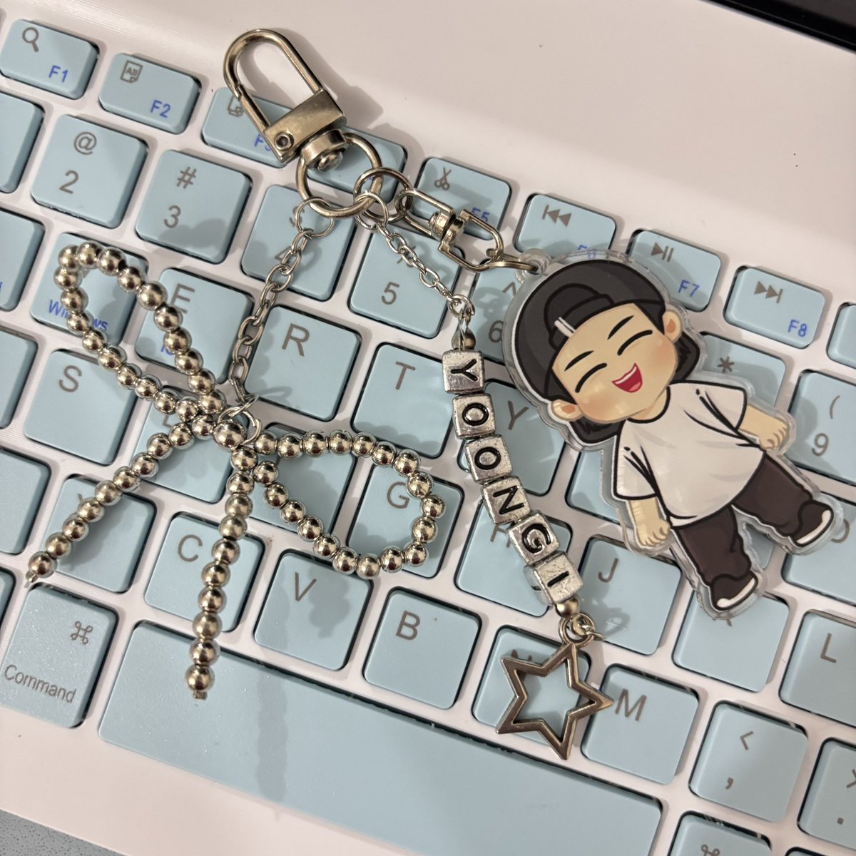 cimcojin's tweet photo. hi, mau minta tolong RT/like🥹🫶🏻

~ open PO keychain ribbon BTS 💫💕✨🧚🏻
💸 38.000 dp 18.000
🏡 Bandung
🗓️ 7hari 
❌ adm Oren
🗒️ name max 5huruf m, custom dm ya
✍️ pilih member? katalog di rep😉💕

bts yoongi suga jhope seokjin jungkook taehyung namjoon rm jimin https://t.co/geDamriiNi