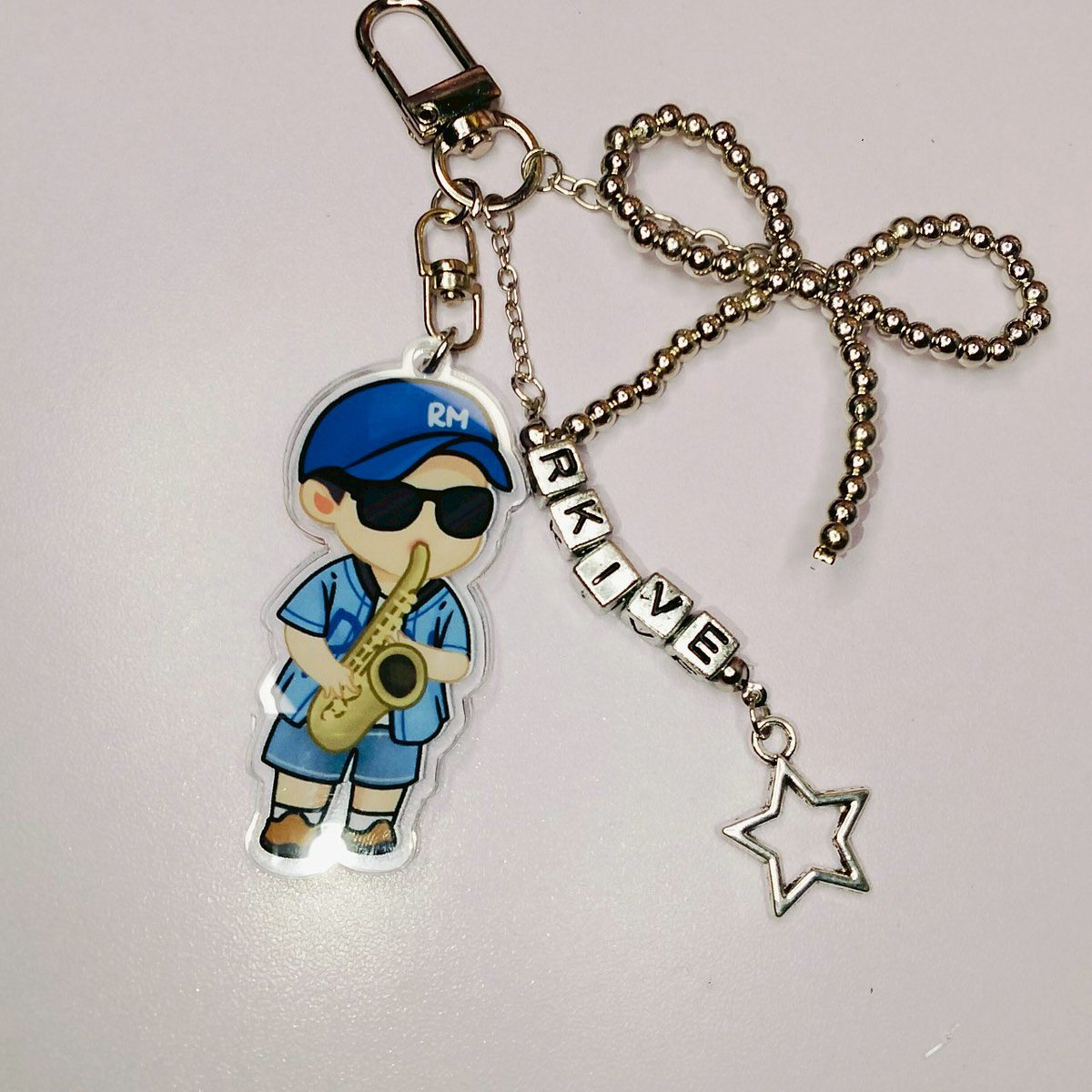 cimcojin's tweet photo. hi, mau minta tolong RT/like🥹🫶🏻

~ open PO keychain ribbon BTS 💫💕✨🧚🏻
💸 38.000 dp 18.000
🏡 Bandung
🗓️ 7hari 
❌ adm Oren
🗒️ name max 5huruf m, custom dm ya
✍️ pilih member? katalog di rep😉💕

bts yoongi suga jhope seokjin jungkook taehyung namjoon rm jimin https://t.co/geDamriiNi