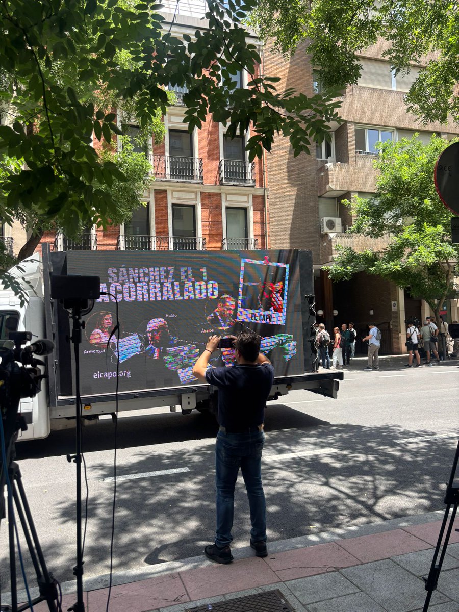 hazteoir's tweet image. SEGUIMOS EN FERRAZ