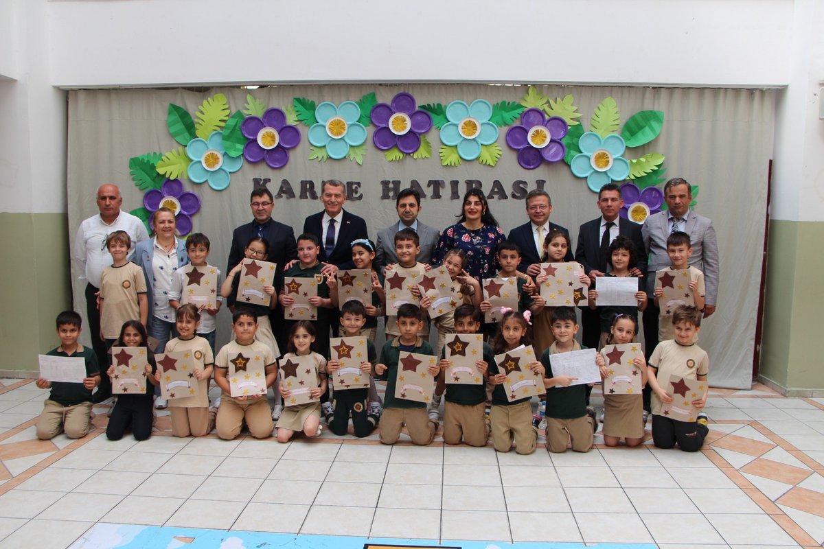 Kaymakamımız Dr. Adem Uslu, 2024-2025 Eğitim Öğretim yılının kapanışı vesilesiyle İlçemiz Haluk Ündeğer İlkokulu'nda düzenlenen karne törenine katıldı.