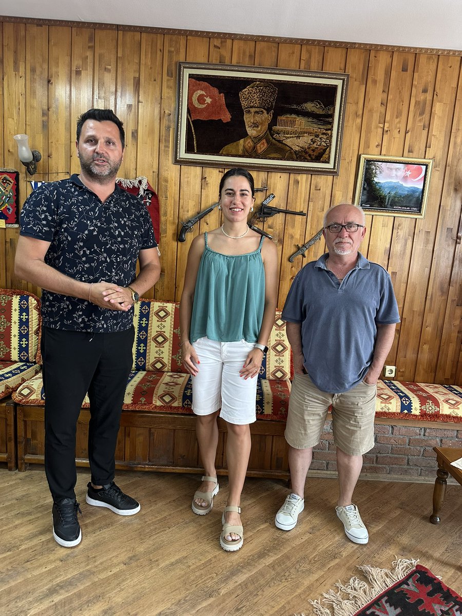 Avrupa ve Dünya Karate Şampiyonu Meltem Hocaoğlu derneğimizi ziyaretinden dolayı teşekkür ederiz .
 Derneğimiz ile beraber yapacağı faaliyetler hakkında bilgi alışverişi bulunduk . #karate Meltem Hocaoğlu Akyol <a href="/HOCAOGLUMELTEM1/">MELTEM HOCAOĞLU AKYOL</a>