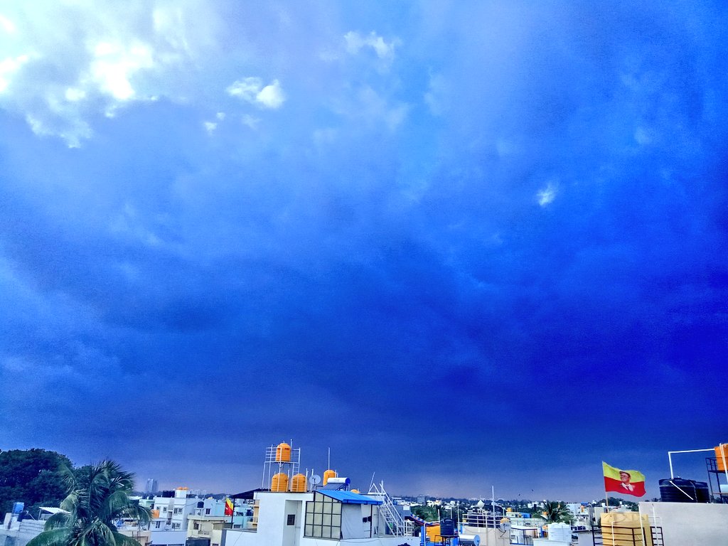 A nice monsoon thunderstorms approaching parts of Bengaluru. Short intense spells expected over north, northeast and east Bengaluru in next 1-2 hours..#bengalururain #Bengaluru