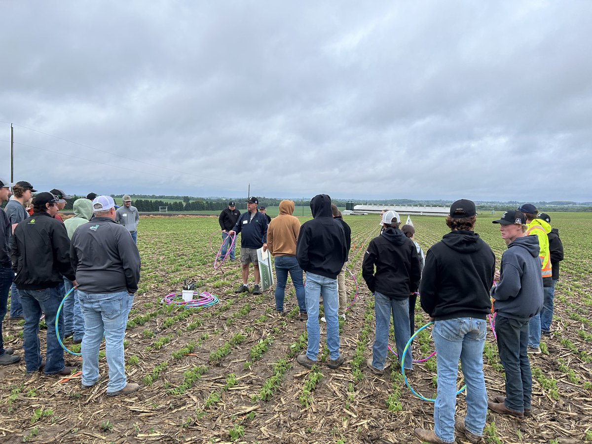 Cheech_Cheech's tweet image. SoyShare meeting last night in Mt Albert area. Lots of great content covering principles of crop protection, soil fertility and early stand assessments and management considerations. GREAT group!! @PioneerSeedsCA Thanks @williakd & Marc Maisonneuve for your expertise!