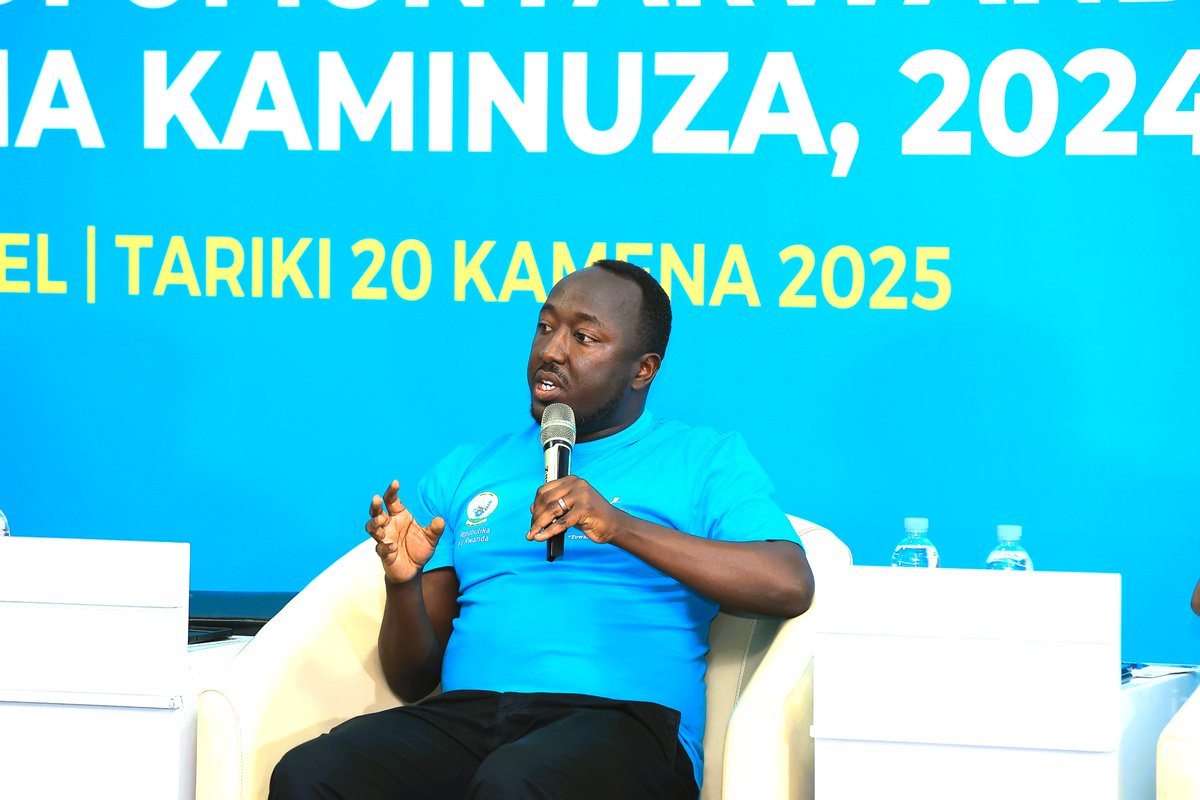 Unity_MemoryRw's tweet image. Mu kiganiro nyunguranabitekerezo ku &quot;ruhare rw&apos;amashuri makuru na kaminuza mu kwimakaza Ubumwe n&apos;Ubudaheranwa, gukumira no kurwanya ingengabitekerezo ya jenoside&quot;, Umunyamabanga Uhoraho @Emahoro1 yashimye uruhare rw&apos;urubyiruko ruri mu mashuri mu guteza imbere Ndi Umunyarwanda,…