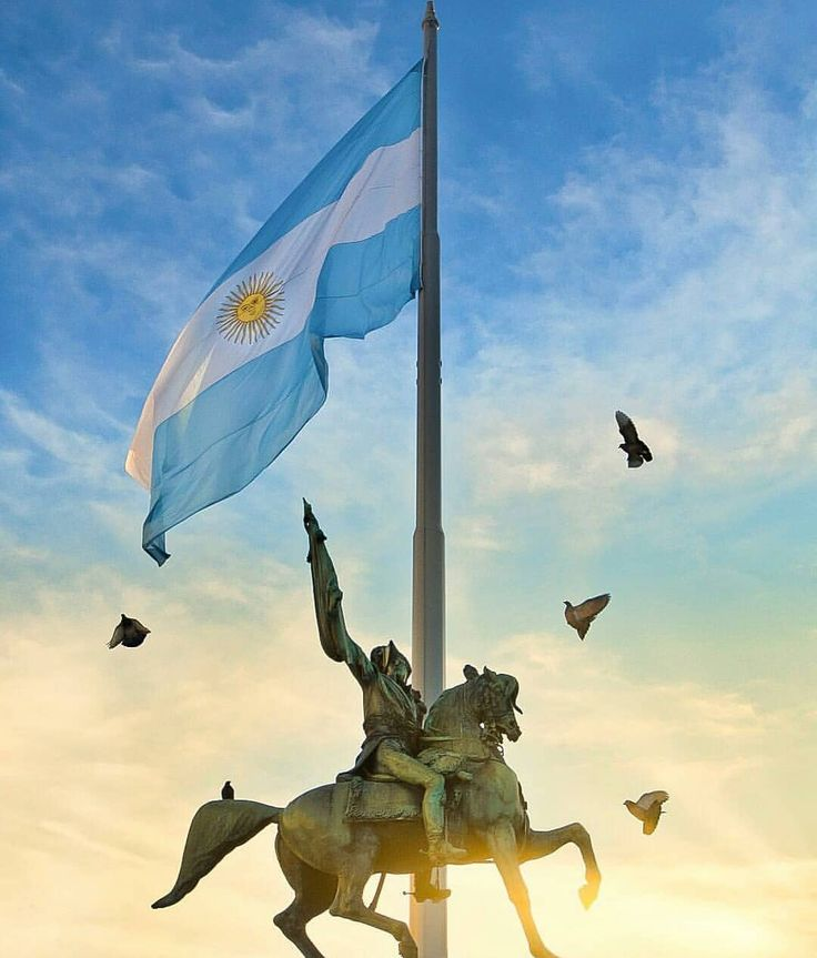 pedropprada's tweet photo. #Cuba🇨🇺 felicita al hermano pueblo de la #Argentina🇦🇷 en el día de su bandera nacional, fecha de recordación del general Manuel Belgrano, quien exaltó la moralidad de la Revolución de Mayo y de la gesta libertadora de San Martín 
#NuestrAmericaUnida https://t.co/82Bccl42tQ