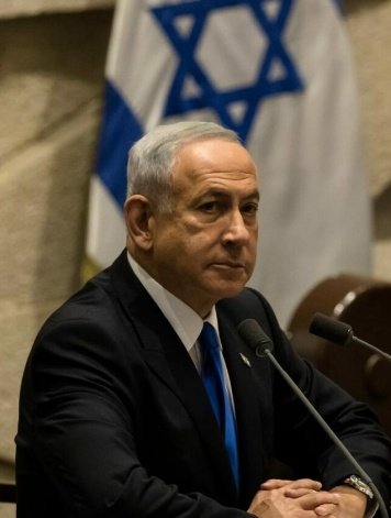 🇮🇱NETANYAHU abucheado y acusado por ser el Responsable de el desastre judío.

Kariv fue expulsado de la sala por confrontar al primer ministro israel y gritarle “¿El Estado de Israel es fuerte? 

Dónde las únicas palabras para defenderse fueron  “¡Ustedes con sus gritos no pueden
