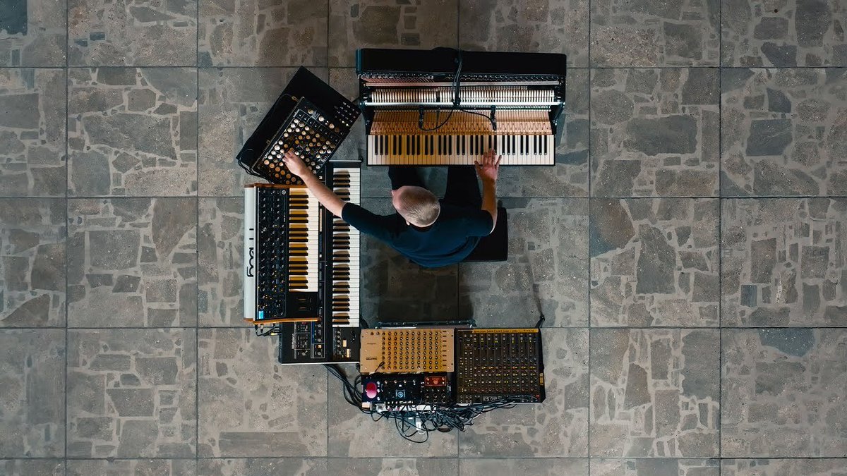 youtube.com/watch?v=E9j6aO… → #microbiansLikes #music #Ilikemusic,#electronic
Faux Tales - Solace