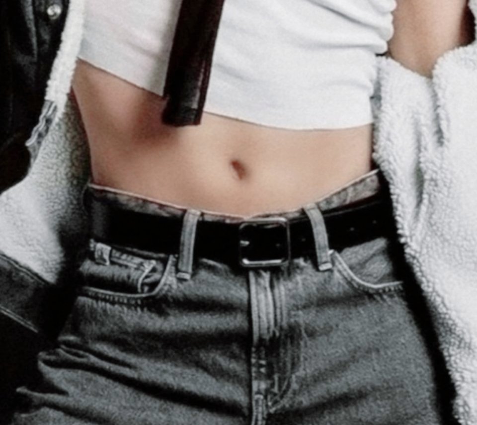 lolitavkoo's tweet image. The belt                                       The waist
