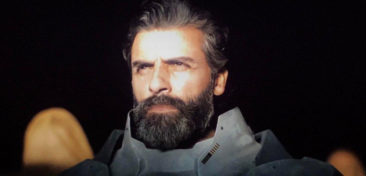 С расовым пафосом в х/ф "Дюна" переборщили. Условно плохой - это абсолютно русский типаж обаятельного скуфа с шашлычком и коньячком, сочувствовать торговцу помидорами "Герцогу Лето" душа не лежит, видали мы таких герцогов, хули