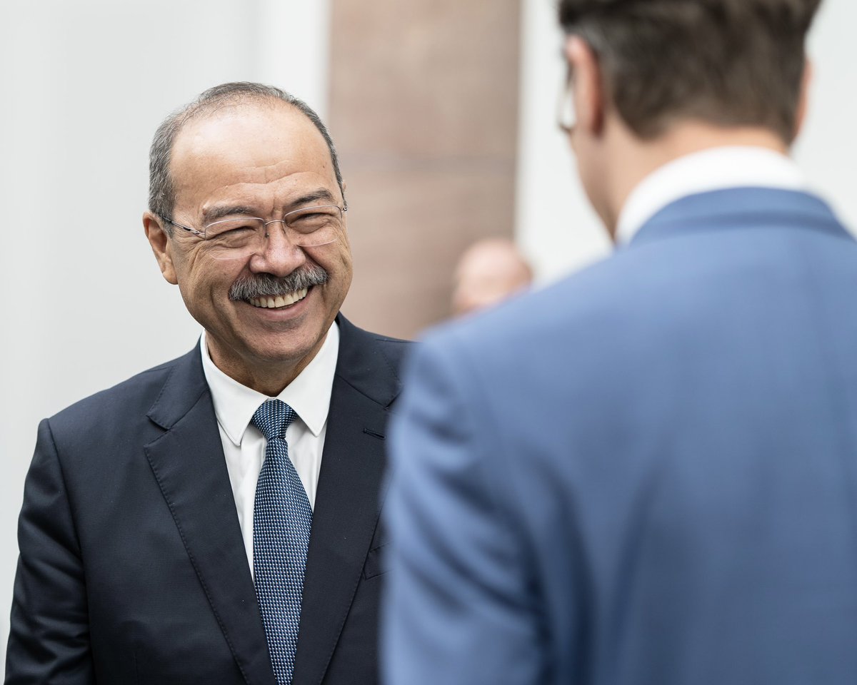 Staatskanzlei NRW (@landnrw) on Twitter photo Zentralasien wird für #NRW geopolitisch wichtiger. Deshalb hat <a href="/HendrikWuest/">Hendrik Wüst</a> den usbekischen Premierminister Abdulla Aripov getroffen. „🇺🇿 hat zuletzt wirtschaftsliberale Reformen umgesetzt & ist für ausländische Investitionen zunehmend interessanter.“ ➡️ land.nrw/pressemitteilu… Zentralasien wird für #NRW geopolitisch wichtiger. Deshalb hat <a href="/HendrikWuest/">Hendrik Wüst</a> den usbekischen Premierminister Abdulla Aripov getroffen. „🇺🇿 hat zuletzt wirtschaftsliberale Reformen umgesetzt & ist für ausländische Investitionen zunehmend interessanter.“ ➡️ land.nrw/pressemitteilu…