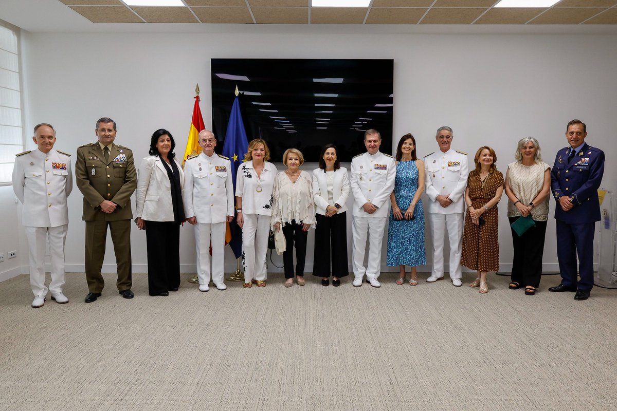 Toma de posesión del director del Gabinete Técnico de la ministra, almirante Gonzalo Villar Rodríguez.

Enhorabuena y suerte en esta nueva etapa.