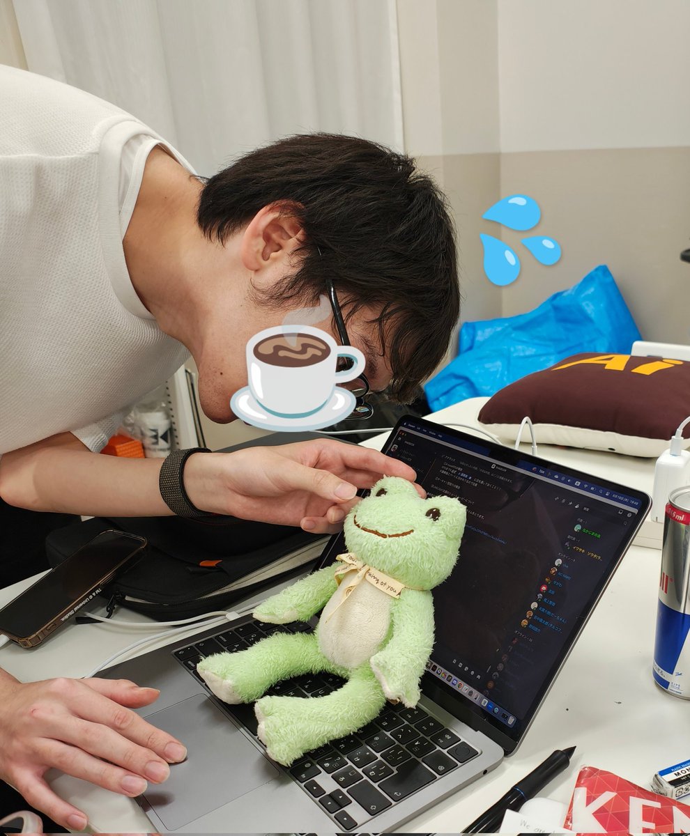 #関西学院大学 #アカデミックコモンズ
#関学 #プロジェクションマッピング
昨日は活動日でした！
ぬいぐるみがパソコンの上にのんびりと座っていますね🐸
可愛いけど…可愛いけど………！
　　　╭━━━━━━━━━━━╮
　　　　　　作業させて〜💦
　　　╰━━━━ｖ━━━━━━╯