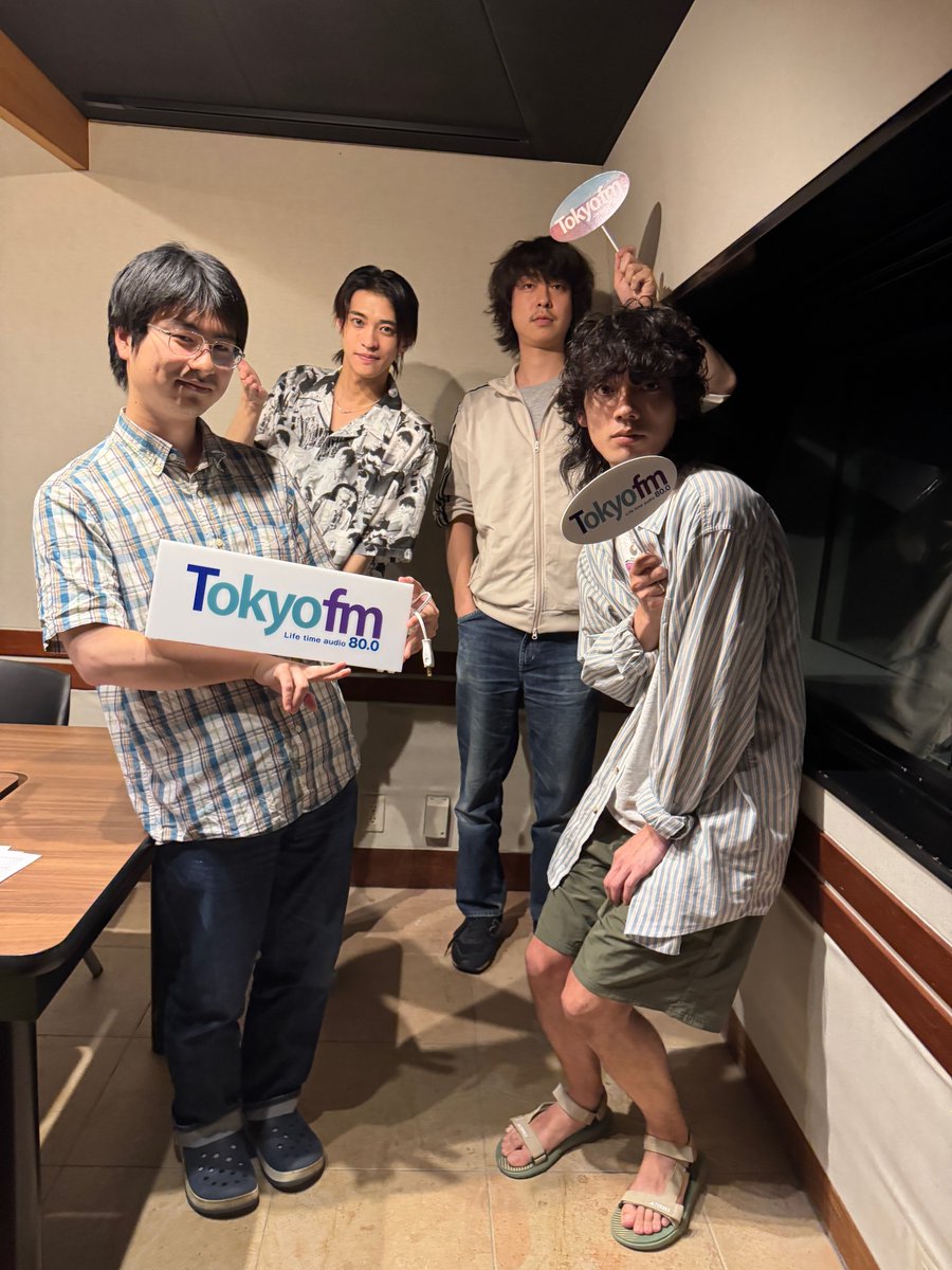 #TOKYOFM 📻
#FESTIVALOUT powered by Fanplus

今夜のゲスト #Khaki 
中塩さん、平川さん、黒羽さんと📸

全員が作詞・作曲を手がけるニューアルバム『 #Hakko』
美術館を巡るような音楽体験をぜひ。
radiko.jp/share/?sid=FMT…
