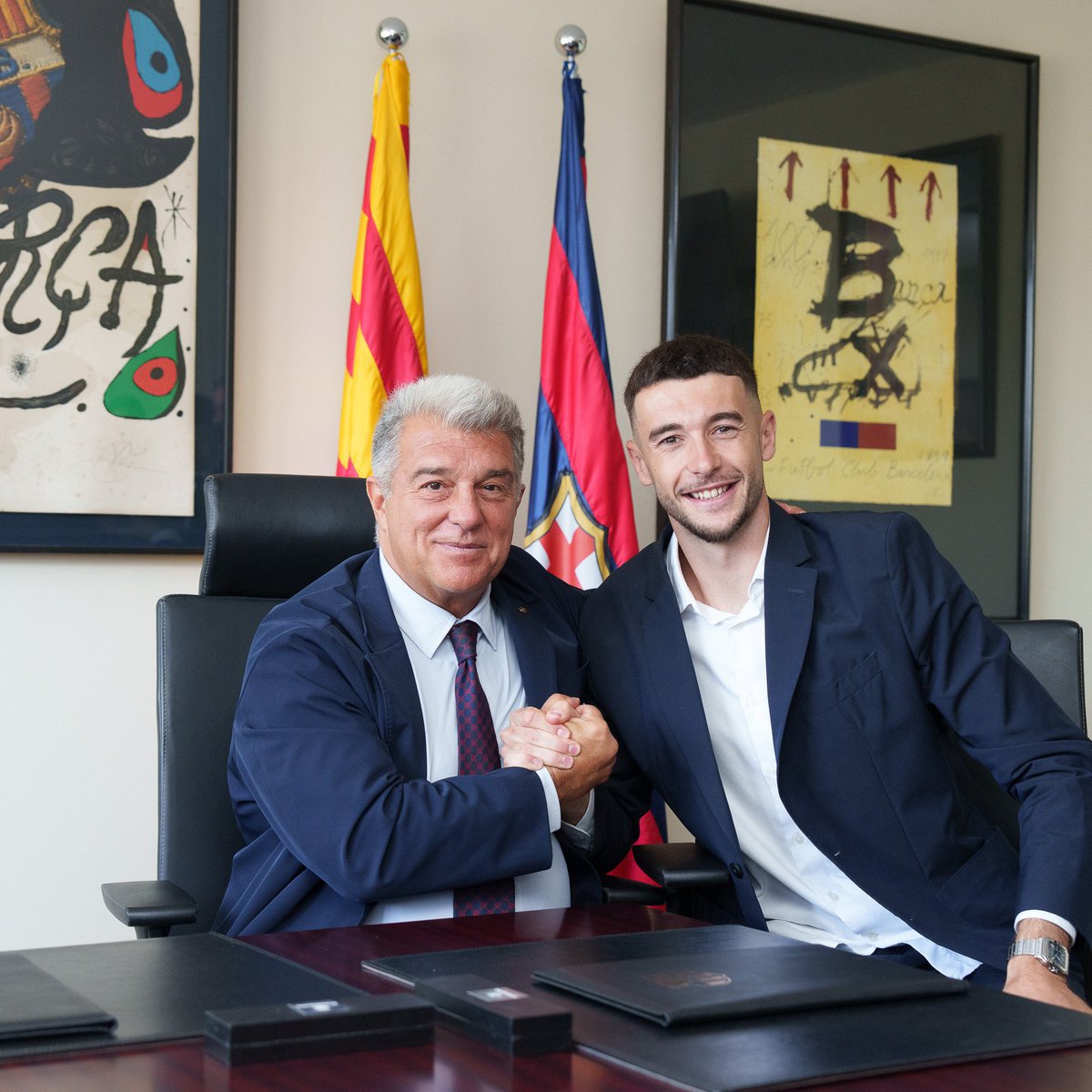 Contract: signed! ✍🏻 

Joan García 🤝 Joan Laporta
