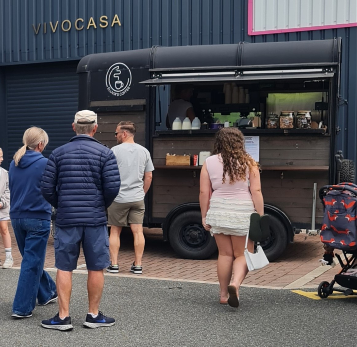 Delicious coffee and cakes provided by Ellivia's coffee at the Charity Truck Pull outside <a href="/THRIVEgym/">THRIVEHealth&Fitness</a>  in Bamber Bridge this weekend!
#elliviascoffee #thrivegym #charitytruckpull #lancashiredaf