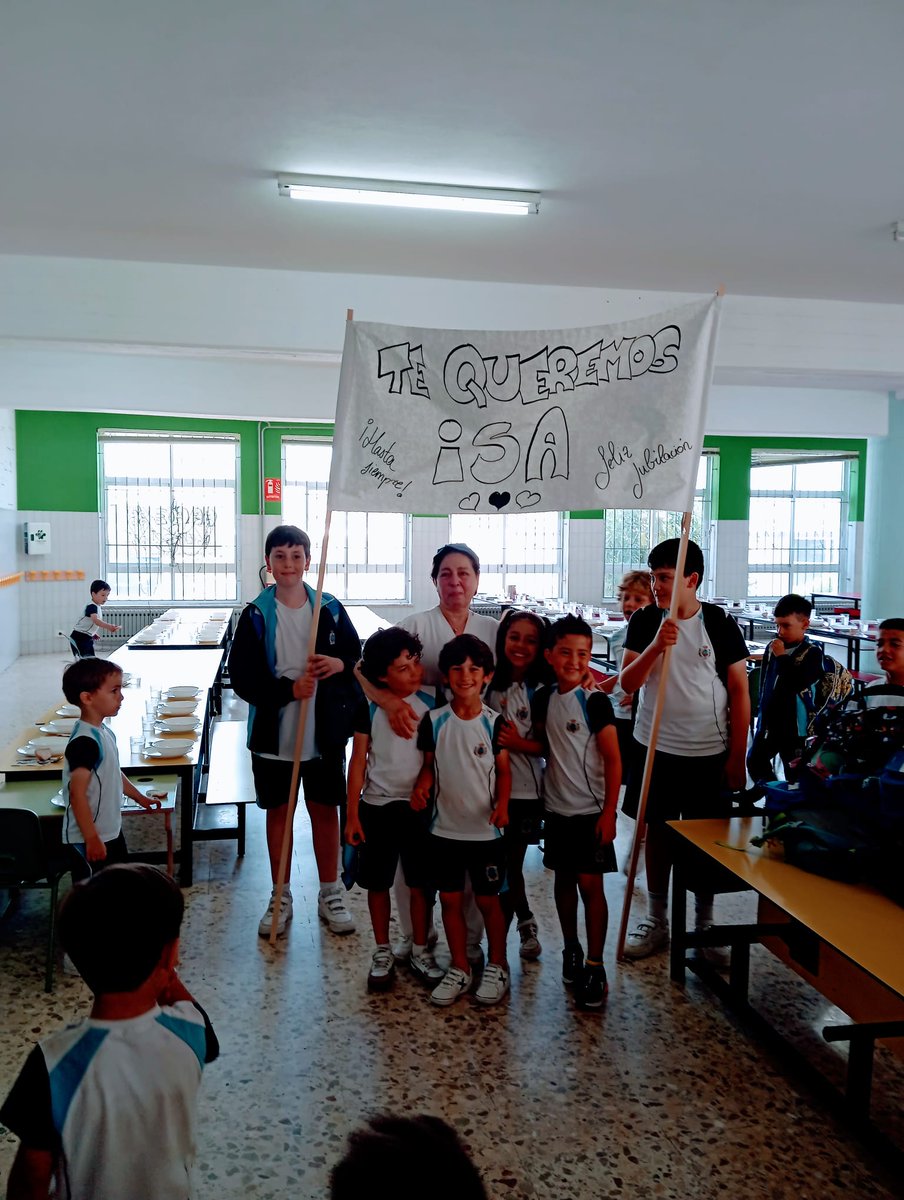 Y también despedimos a Isa, monitora de comedor que durante años nos ha acompañado y vendido los bocadillos del recreo. Feliz jubilación, te echaremos de menos 🥰
#SomosCalasancias
#CalasanciaMenteFeliz
#TesoroCompartido