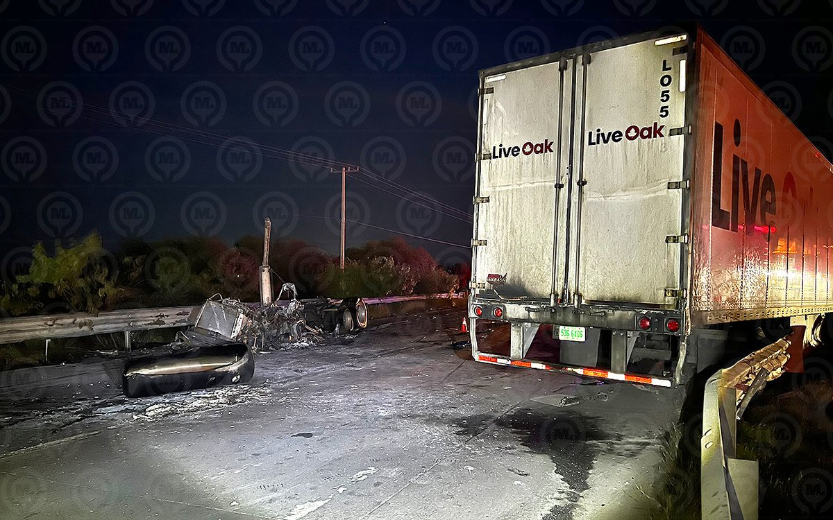 🔴 MUERE PERSONA CALCINADA DENTRO DE TRÁILER TRAS BRUTAL CHOQUE CON INCENDIO EN NUEVO LAREDO

#NuevoLaredo | Una persona que viajaba en un tráiler falleció calcinada dentro, luego de registrarse un brutal choque con incendio en el Libramiento Mex 2, al surponiente de Nuevo