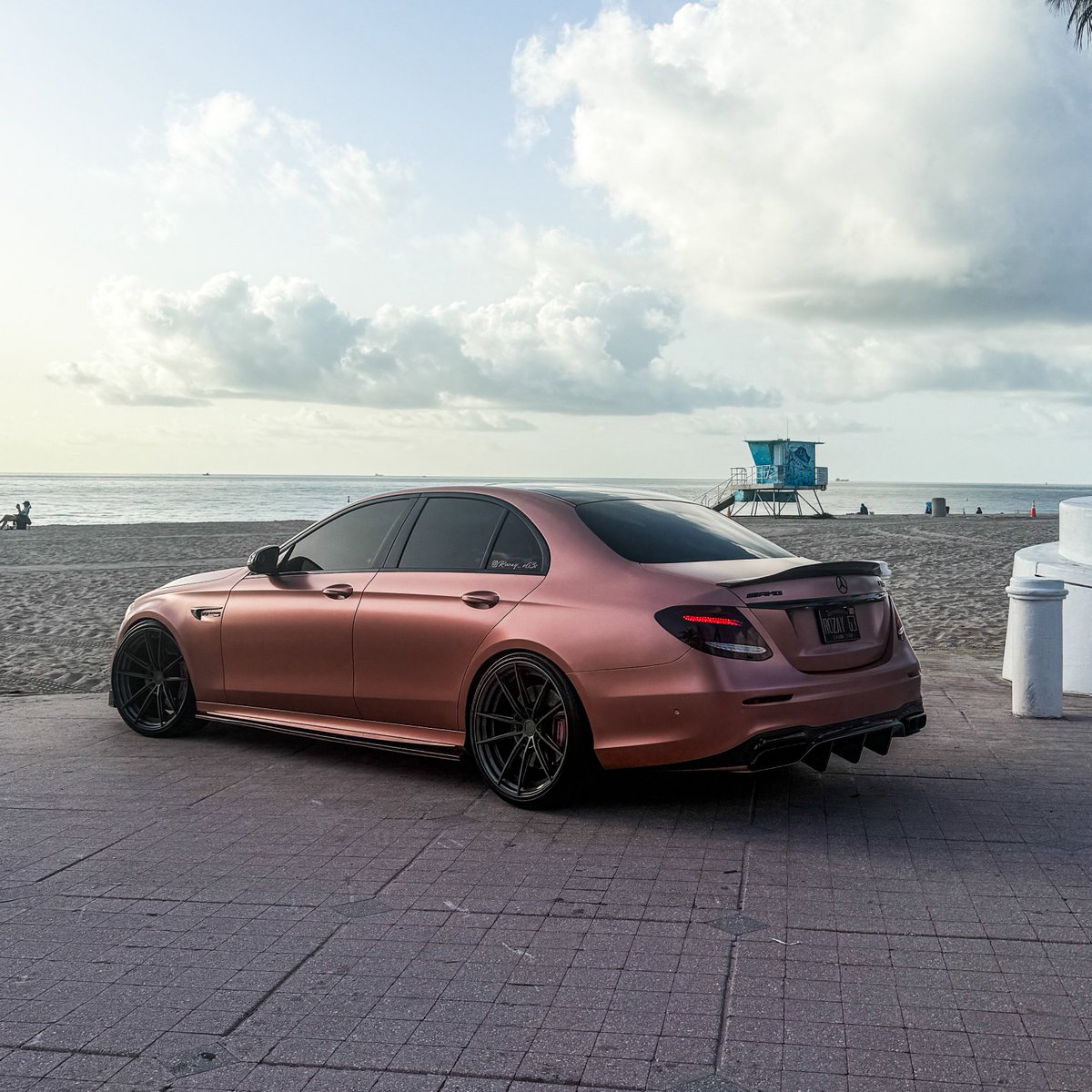 KFLETCH___'s tweet image. Week end Rose Gold E63S AMG. Yup, what a color. Forgot these cars existed! Big turbos and a bigger motor. Let’s have some fun! Z-performance wheels! Happy Friday everyone
