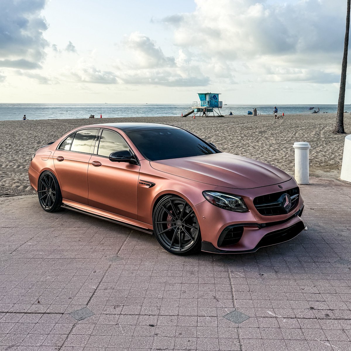 KFLETCH___'s tweet image. Week end Rose Gold E63S AMG. Yup, what a color. Forgot these cars existed! Big turbos and a bigger motor. Let’s have some fun! Z-performance wheels! Happy Friday everyone