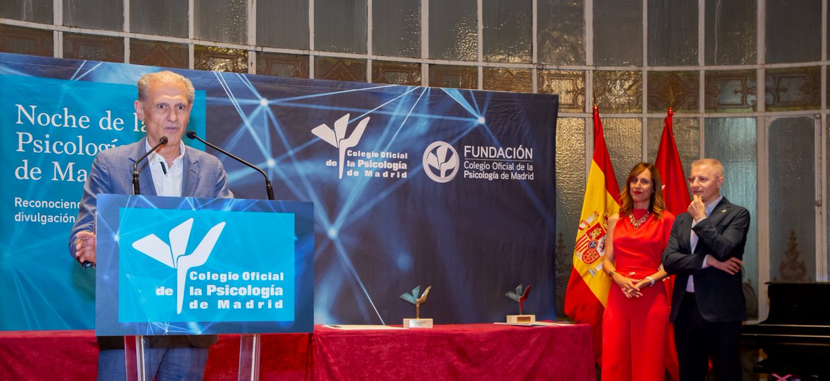 <a href="/adavimu/">Ana Davila</a> <a href="/FamiliaCMadrid/">Familia, Juventud y Asuntos Sociales</a> <a href="/Timanfaya_Psic/">Timanfaya</a> <a href="/jaluengolatorre/">José Antonio Luengo</a> <a href="/COPCV/">Col·legi Oficial Psicologia Comunitat Valenciana</a> <a href="/FSantolaya/">SANTOLAYA Y AMIG@S</a> <a href="/Claudiatecglen/">Claudia Tecglen</a> <a href="/BancoSabadell/">Banco Sabadell</a> <a href="/RadioMadrid/">Radio Madrid</a> <a href="/HoyxHoyMadrid/">Hoy por Hoy Madrid</a> <a href="/jaaunion/">jaaunion</a> <a href="/elpaissemanal/">EL PAÍS SEMANAL</a> <a href="/rne/">Radio Nacional</a> 📰 Premio de Periodismo y Comunicación – XLIII edición

Premio de Comunicación: <a href="/Servimedia/">Servimedia</a>, por su compromiso sostenido con la salud mental y el bienestar psicológico en sus informaciones, promoviendo la comprensión del papel de las aportaciones de la Psicología a la sociedad.