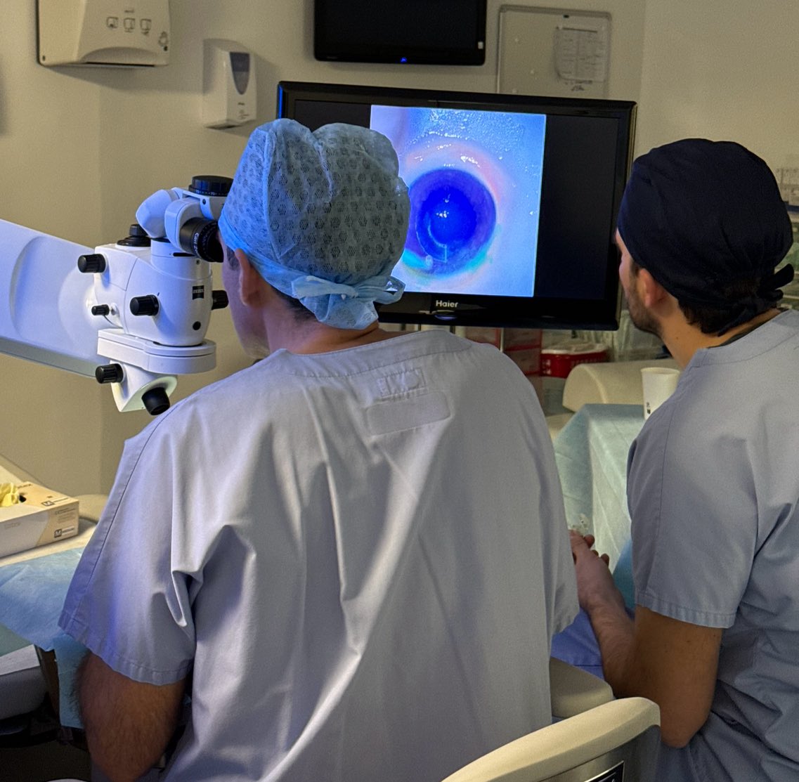 FLAAKAcademy's tweet photo. 👨‍⚕️Offer your patients safe and natural #eye color change — in less than an hour, with no invasive implants: discover FLAAK #keratopigmentation technique ! https://t.co/mP45oZgL3z