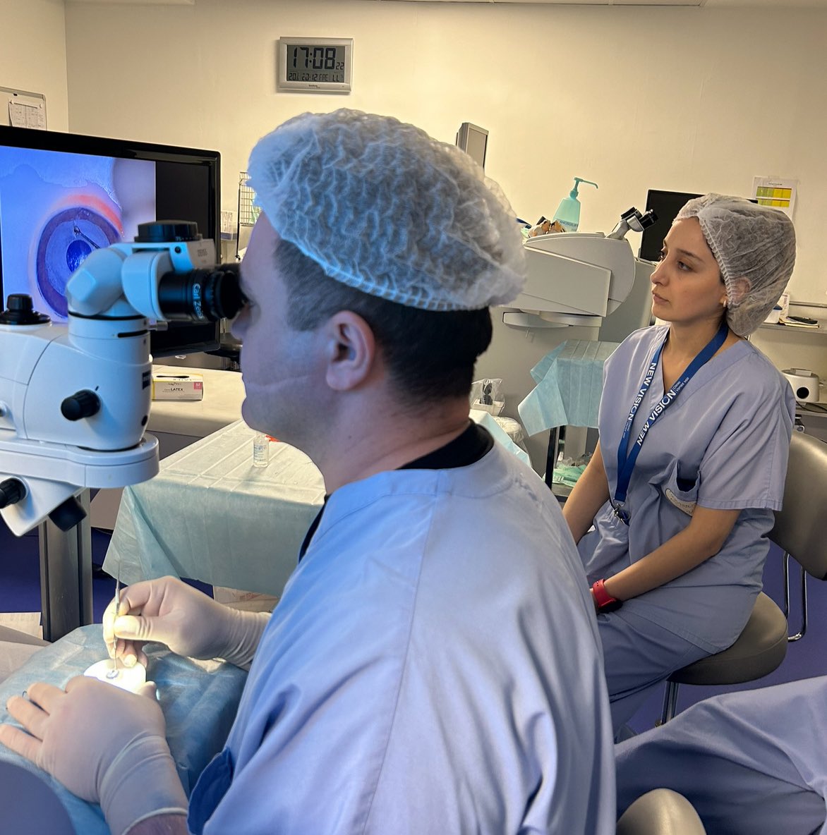 FLAAKAcademy's tweet photo. 👨‍⚕️Offer your patients safe and natural #eye color change — in less than an hour, with no invasive implants: discover FLAAK #keratopigmentation technique ! https://t.co/mP45oZgL3z