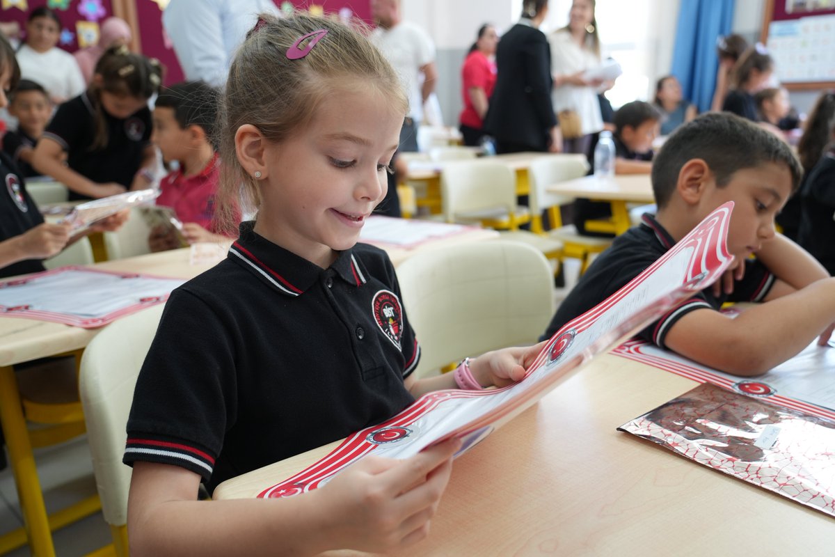 2024-2025 Eğitim Öğretim Yılı Karne Töreni Gerçekleştirildi 📚✨

Muğla Valimiz Sayın İdris AKBIYIK’ın teşrifleriyle, Menteşe Borsa İstanbul İlkokulu-Ortaokulu ev sahipliğinde düzenlenen yıl sonu Karne Töreni, Millî Eğitim Müdürümüz Emre ÇAY, protokol üyelerimiz,