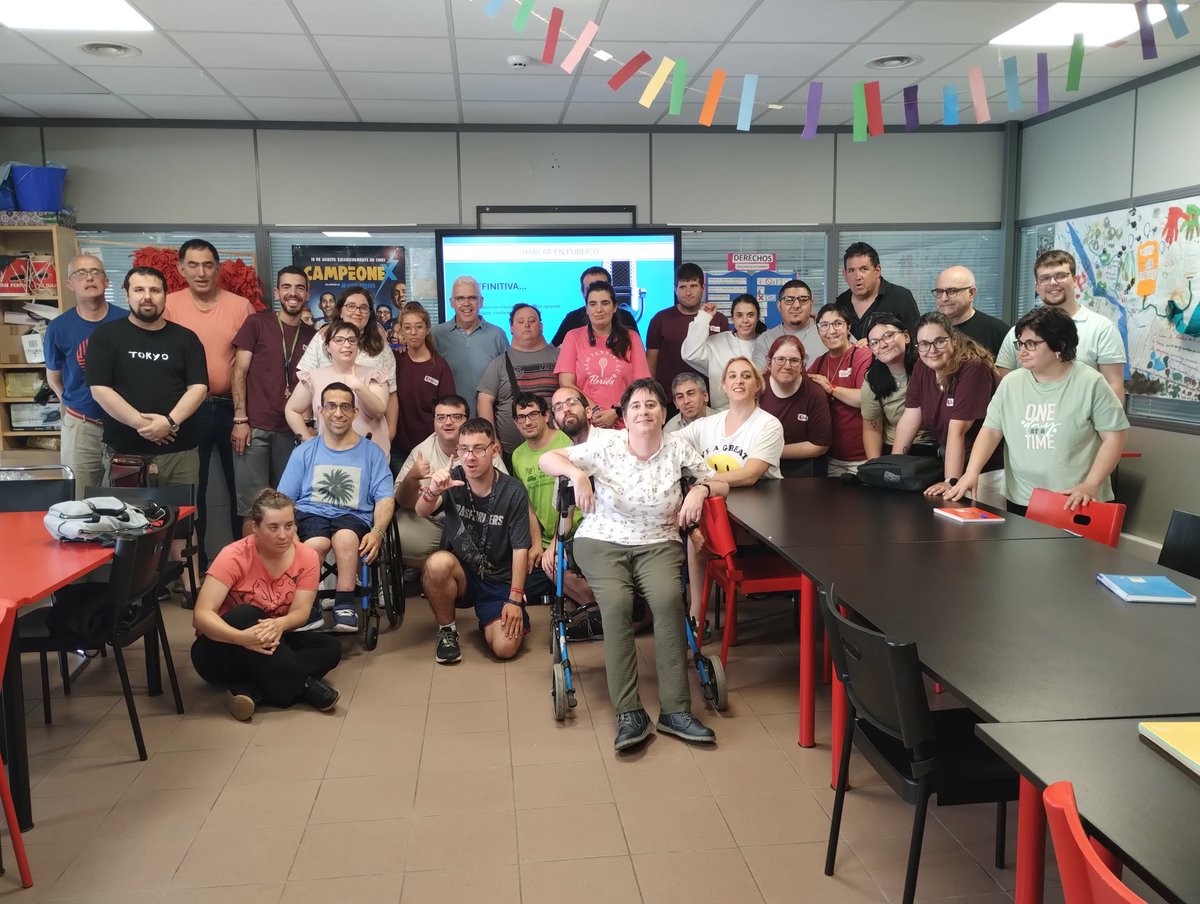 🗣️ Personas de los centros ocupacionales de TASUBINSA han participado en un taller sobre hablar en público con el comunicador Iñaki Redín en TASUBINSA en Orkoien.

🙌 ¡Gracias por tu experiencia y a <a href="/Lacturale/">Lacturale</a> por el almuerzo saludable!

#CentroOcupacional #Formación