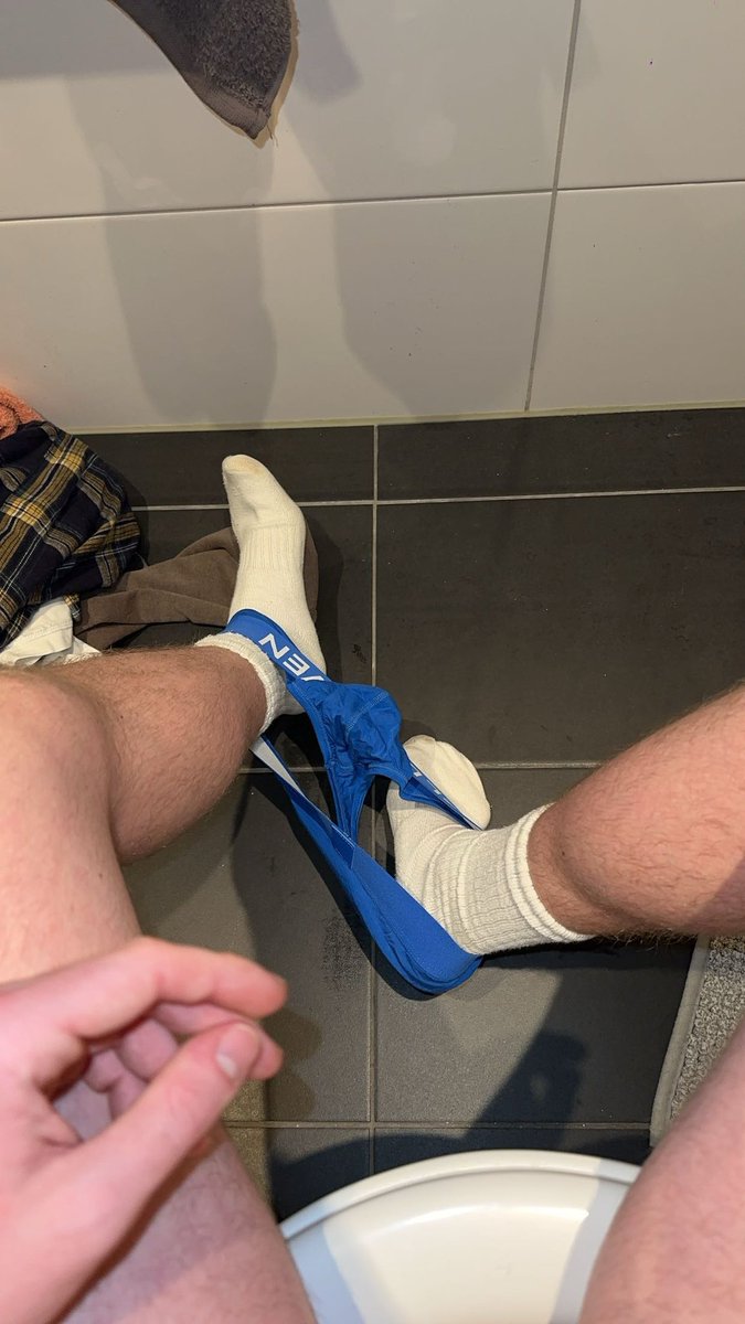 Bow down f*ggt 👀 

#findom #cashmaster #paypig